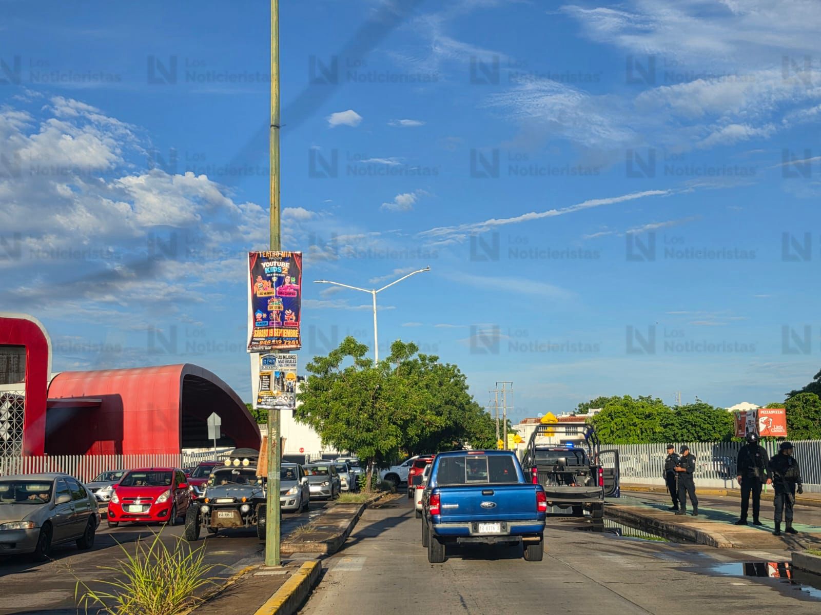 Dejan corona funebre en colegio particular de Culiacán