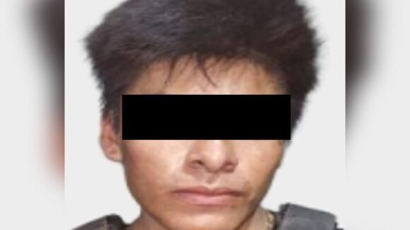 Detienen a una persona en El Rosario, Sinaloa; aseguran armas, droga y tres vehículos robados