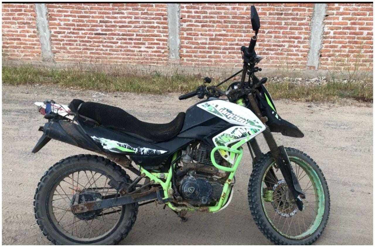 Detienen a motociclista armado y con droga durante operativo en Rosario, Sinaloa