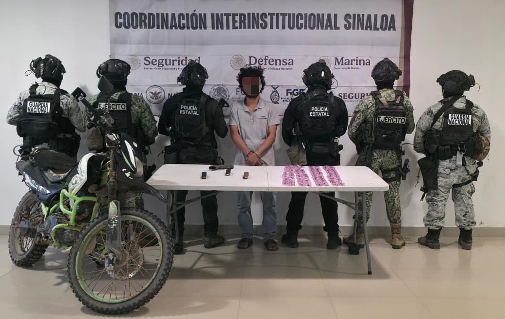 Detienen a motociclista armado y con droga durante operativo en Rosario, Sinaloa