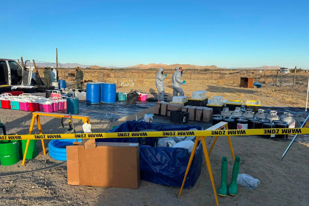 Detienen a tres mexicanos en laboratorio clandestino de metanfetamina en Los Ángeles