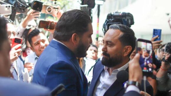 Video: Diputados Arturo Ávila y Carlos Eduardo Gutiérrez se enfrentan a gritos y casi a golpes en el Senado