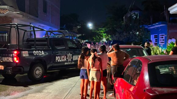 Disparos al aire desatan fuerte operativo en Mazatlán, Sinaloa; cinco personas son detenidas