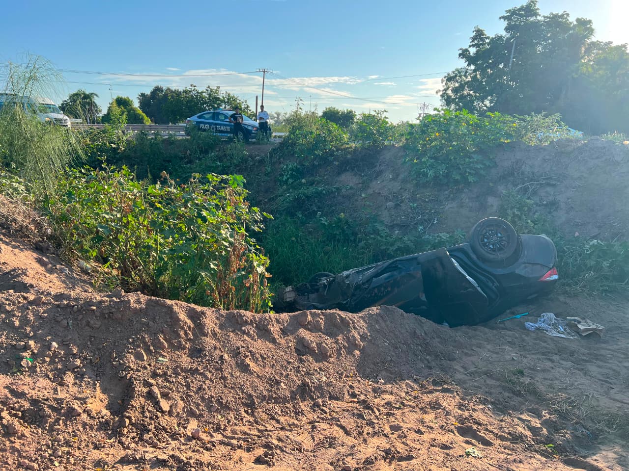 Dos hombres lesionados deja aparatoso accidente en la México 15 y San Miguel Zapotitlán, Ahome, Sinaloa