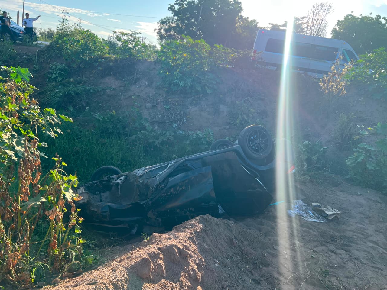 Dos hombres lesionados deja aparatoso accidente en la México 15 y San Miguel Zapotitlán, Ahome, Sinaloa