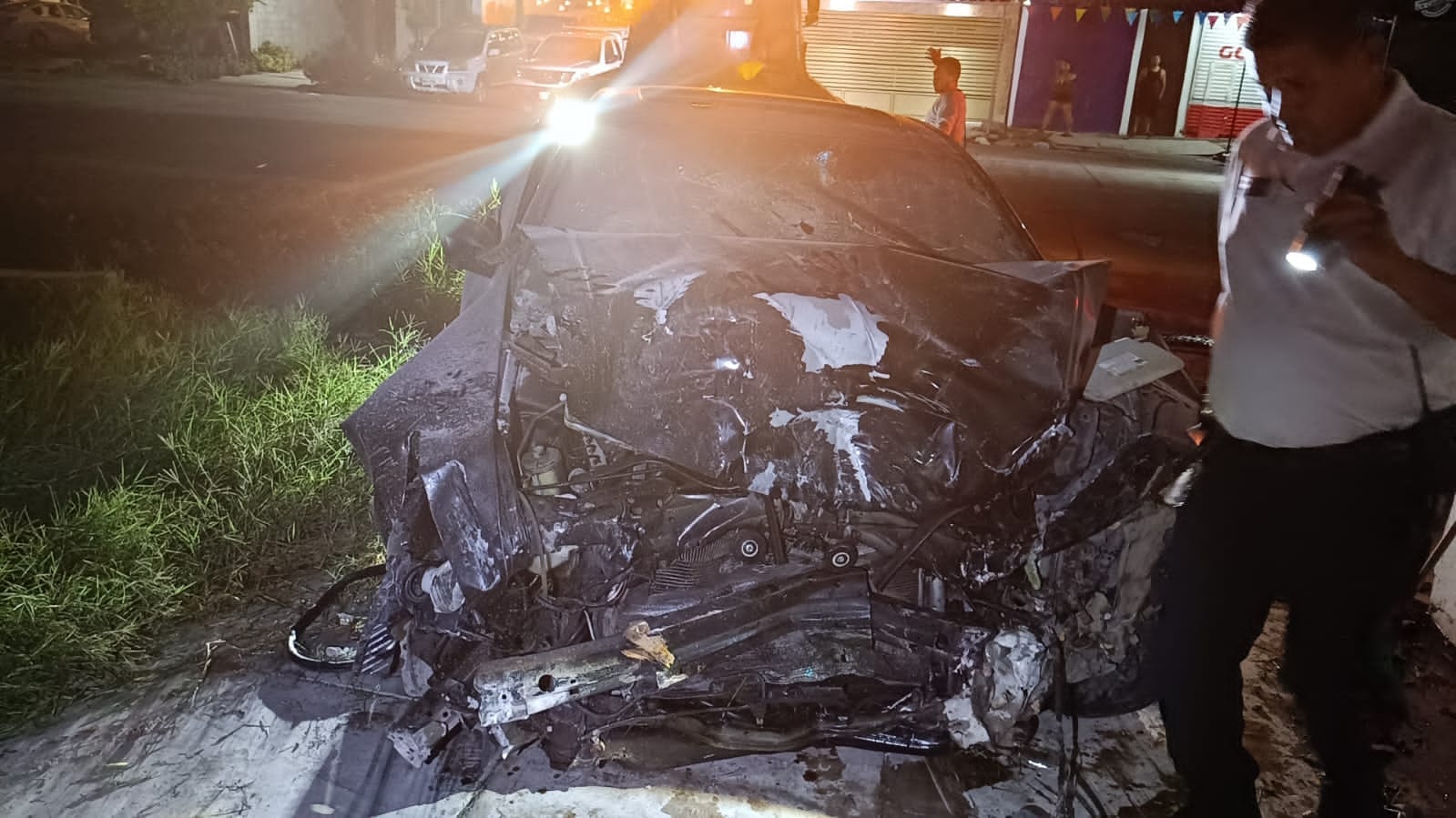Dos personas resultan lesionadas tras impactarse contra una vivienda en Las Canteras, al suroriente de Los Mochis, Sinaloa