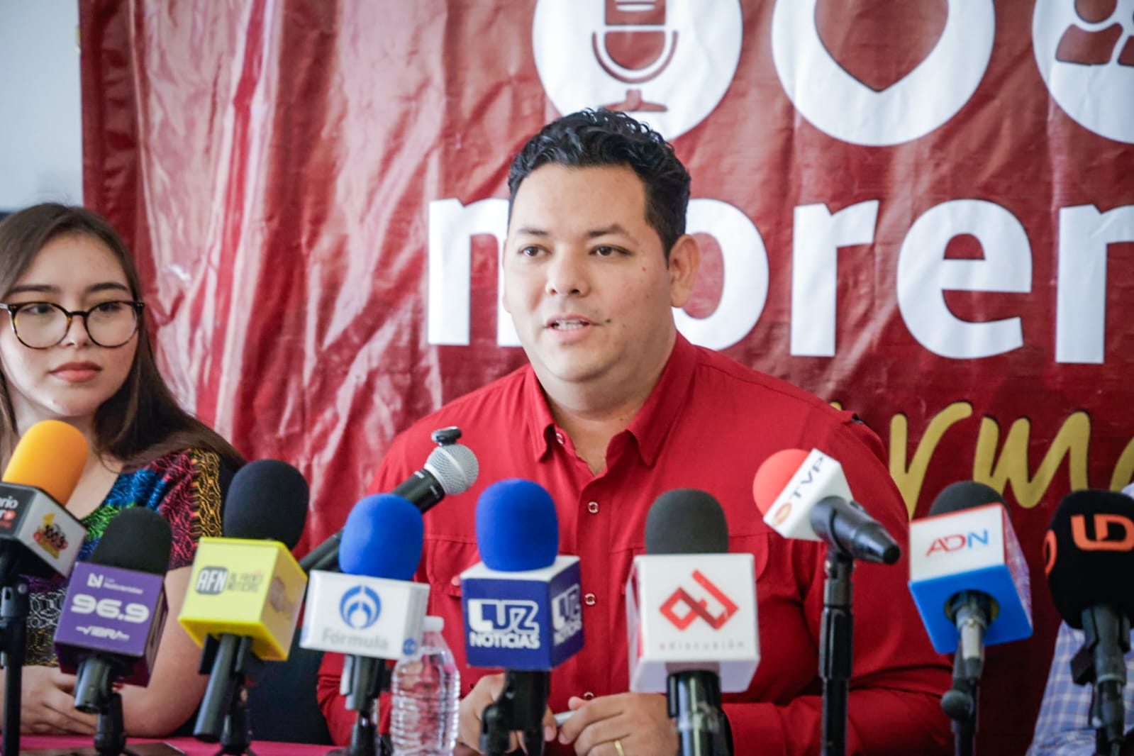 Edgar Barraza, dirigente de Morena en Sinaloa en conferencia