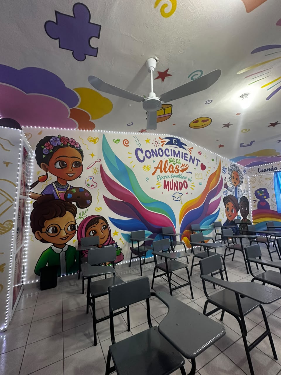 El profe Joel diseña un aula muy especial en Mazatlán, Sinaloa para hacer volar a sus alumnos en este regreso a clases