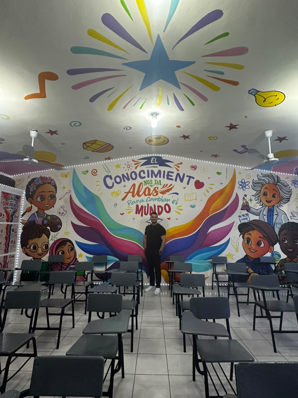 El profe Joel diseña un aula muy especial en Mazatlán, Sinaloa para hacer volar a sus alumnos en este regreso a clases