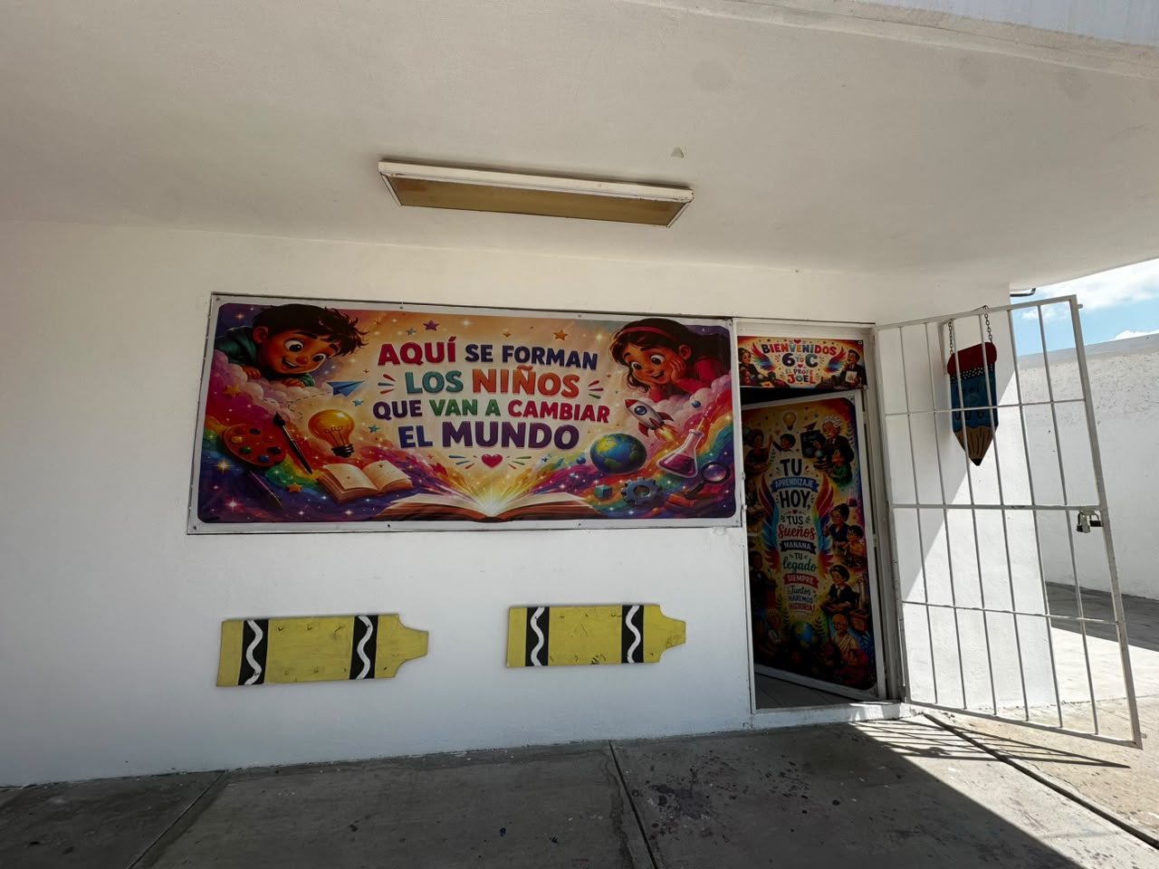 El profe Joel diseña un aula muy especial en Mazatlán, Sinaloa para hacer volar a sus alumnos en este regreso a clases