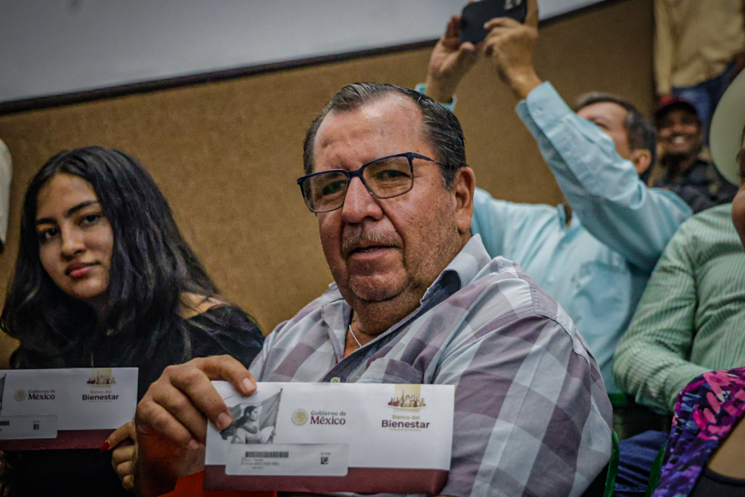 Entregan apoyos a productores en Sinaloa