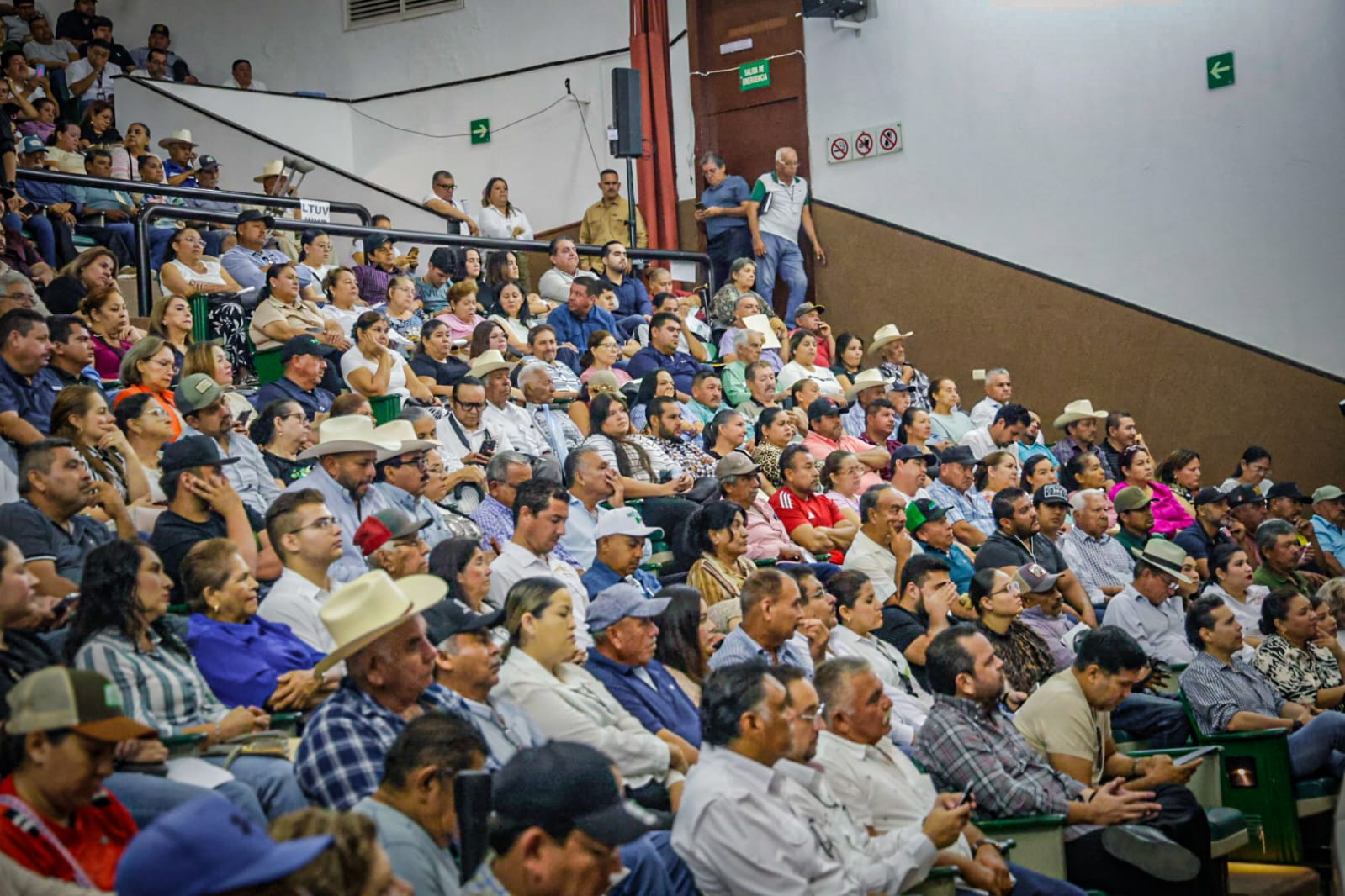 Entregan apoyos a productores en Sinaloa