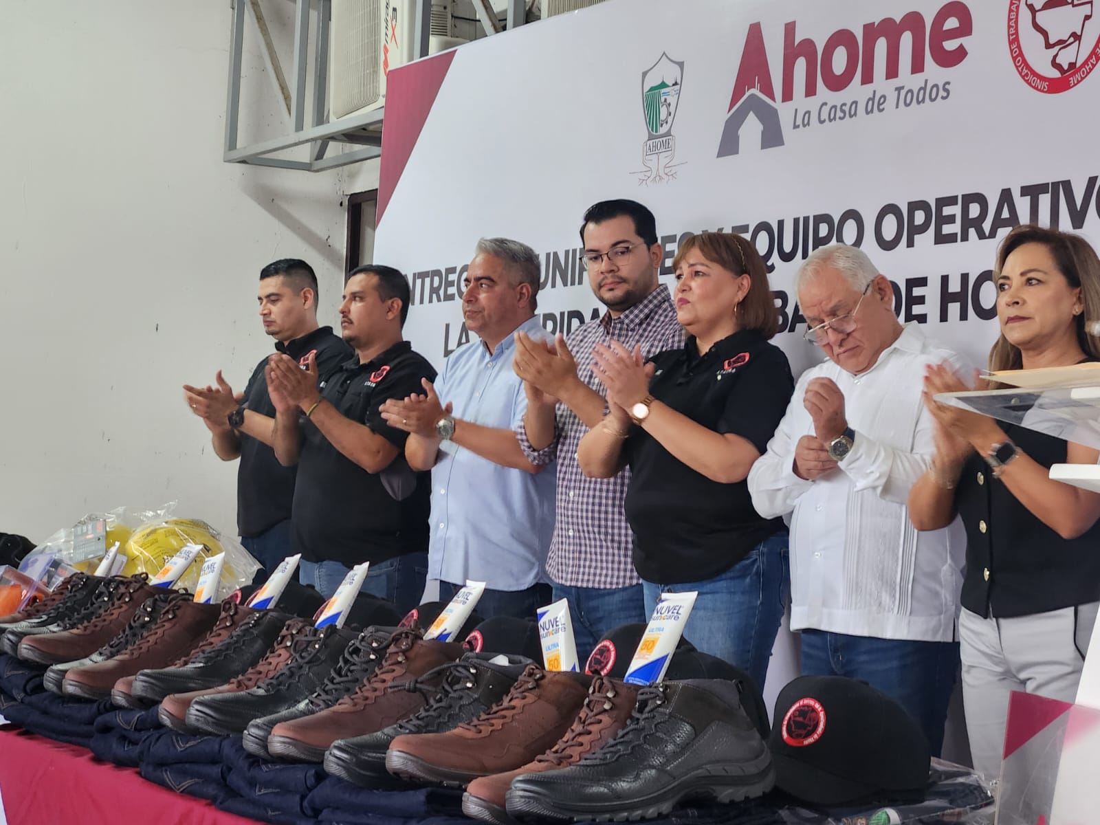 Entregan equipo de trabajo a sindicalizados de Ahome