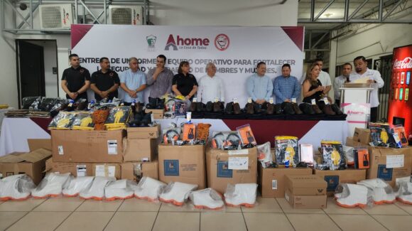 Ahome entrega uniformes y calzado a 998 trabajadores sindicalizados; invierten 5.8 millones de pesos en este rubro
