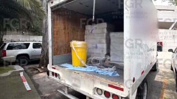 FGR investiga hallazgo de 480 kilos de mercurio en paquetería de CDMX
