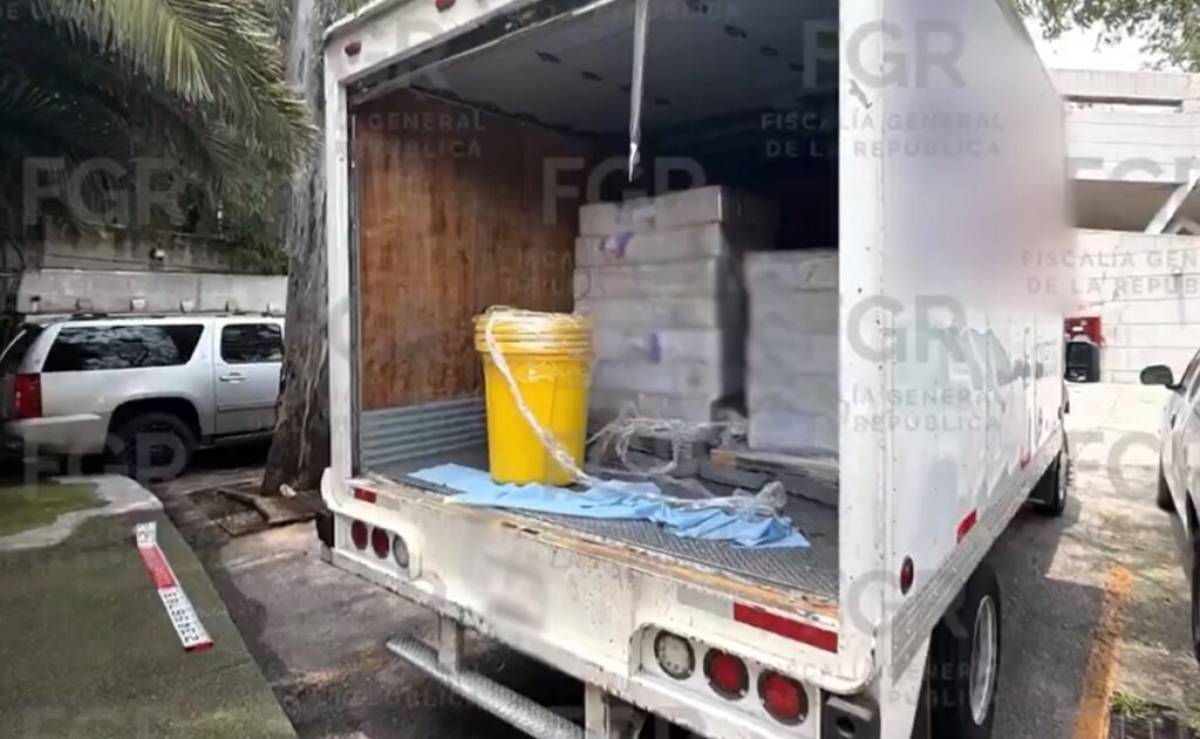 FGR investiga hallazgo de 480 kilos de mercurio en paquetería de CDMX