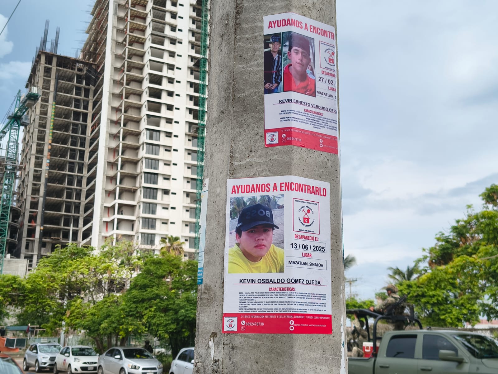 Familias pegan fichas de desaparecidos en Mazatlán