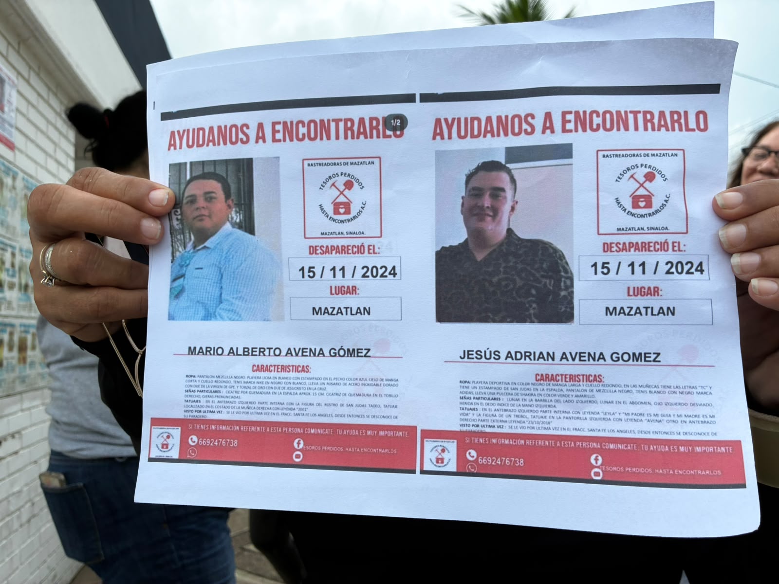 Familias pegan fichas de desaparecidos en Mazatlán