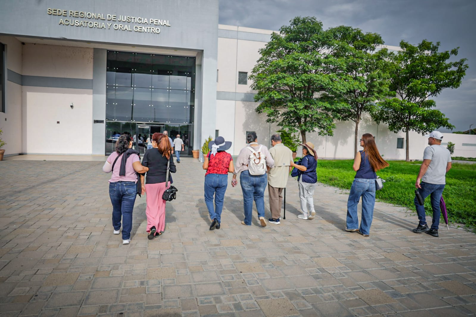 Fraudeados por Inverplux en la sede de justicia penal Culiacán