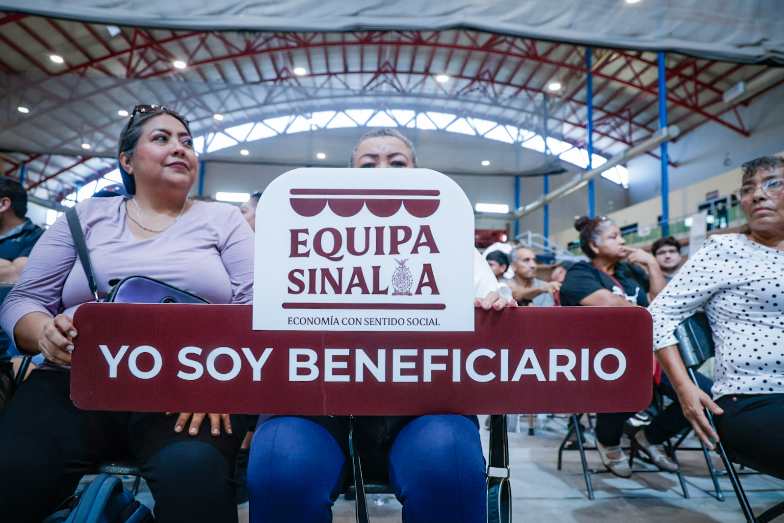Gobierno de Sinaloa entrega 830 equipos productivos