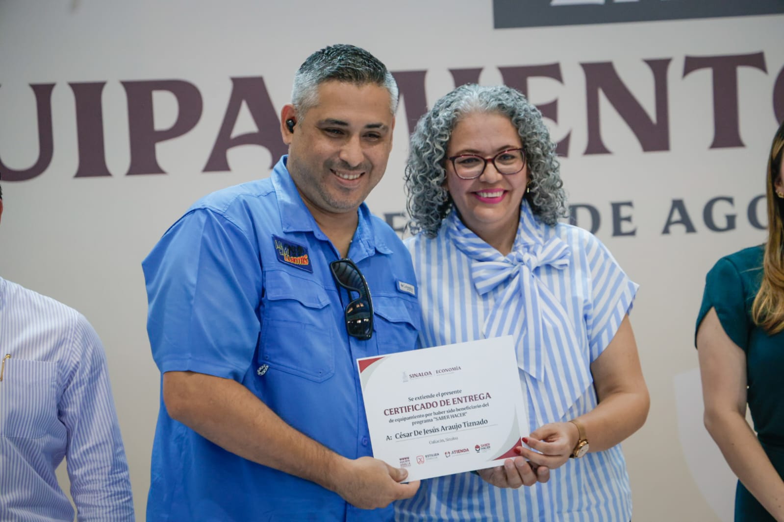 Gobierno de Sinaloa entrega 830 equipos productivos