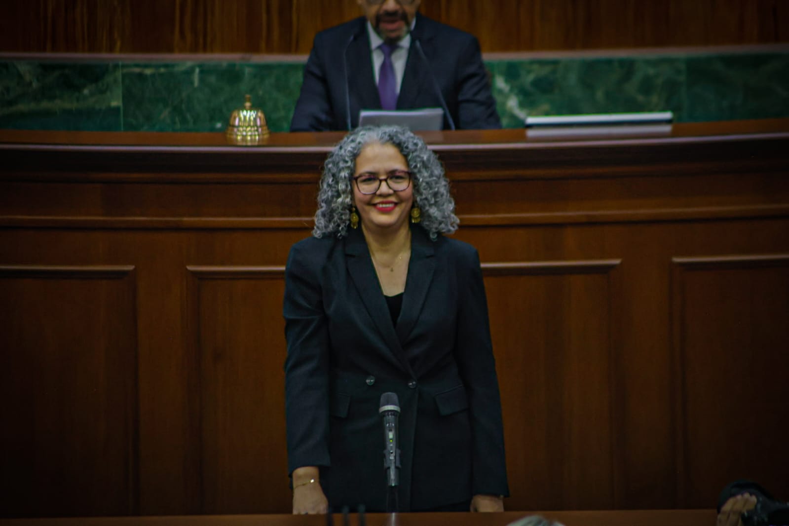 Graciela Dominguez en la tribuna en su toma de protesta