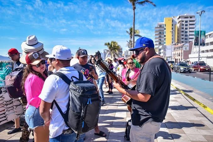 Grupos musicales en playas de Mazatlán