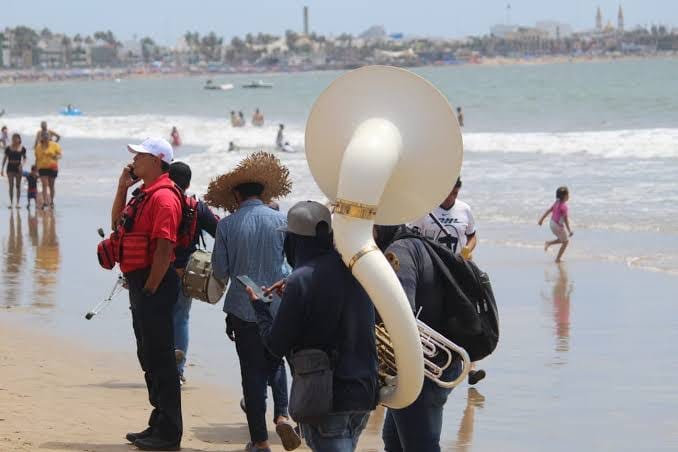 Grupos musicales en playas de Mazatlán