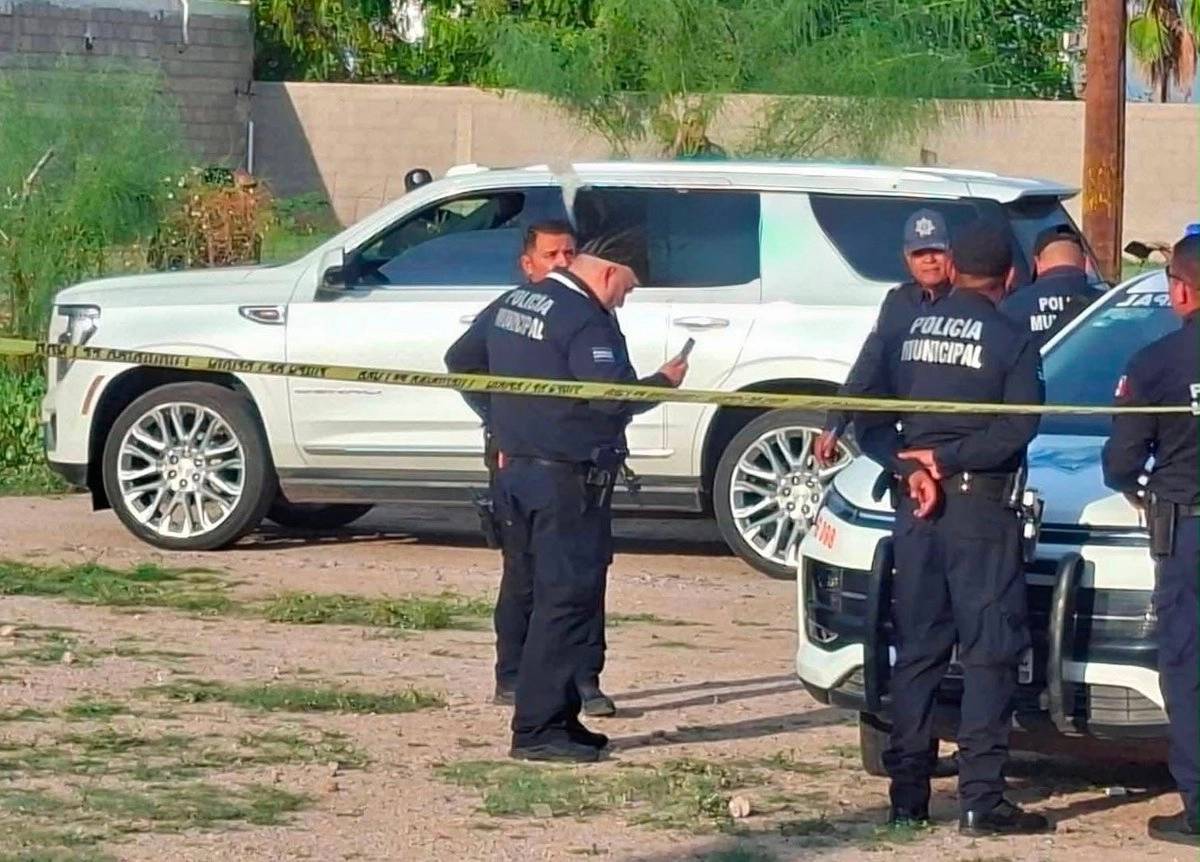 Hallan tres cuerpos dentro de una camioneta de lujo en Hermosillo