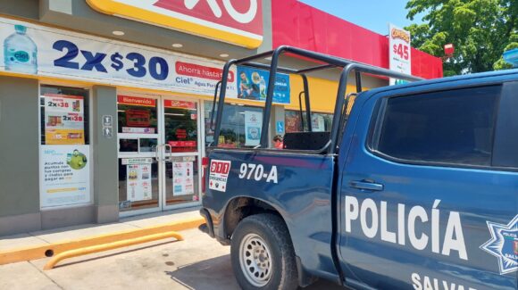 Hombre encapuchado asalta tienda de conveniencia en la colonia Primero de Mayo de Guamúchil; se lleva cerca de 4 mil pesos