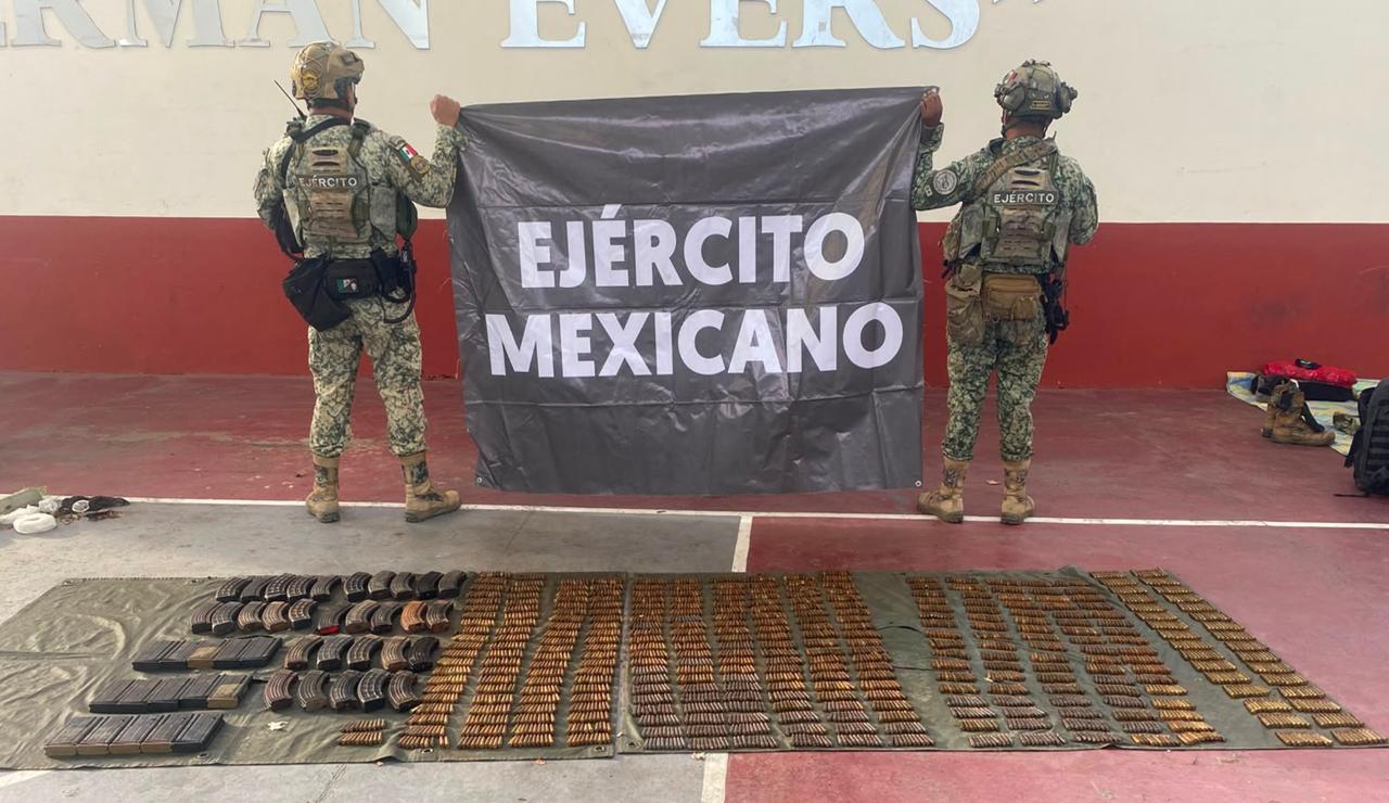Incautan arsenal al sur de Mazatlán; aseguran Barrett, 8 mil 965 cartuchos y equipo táctico