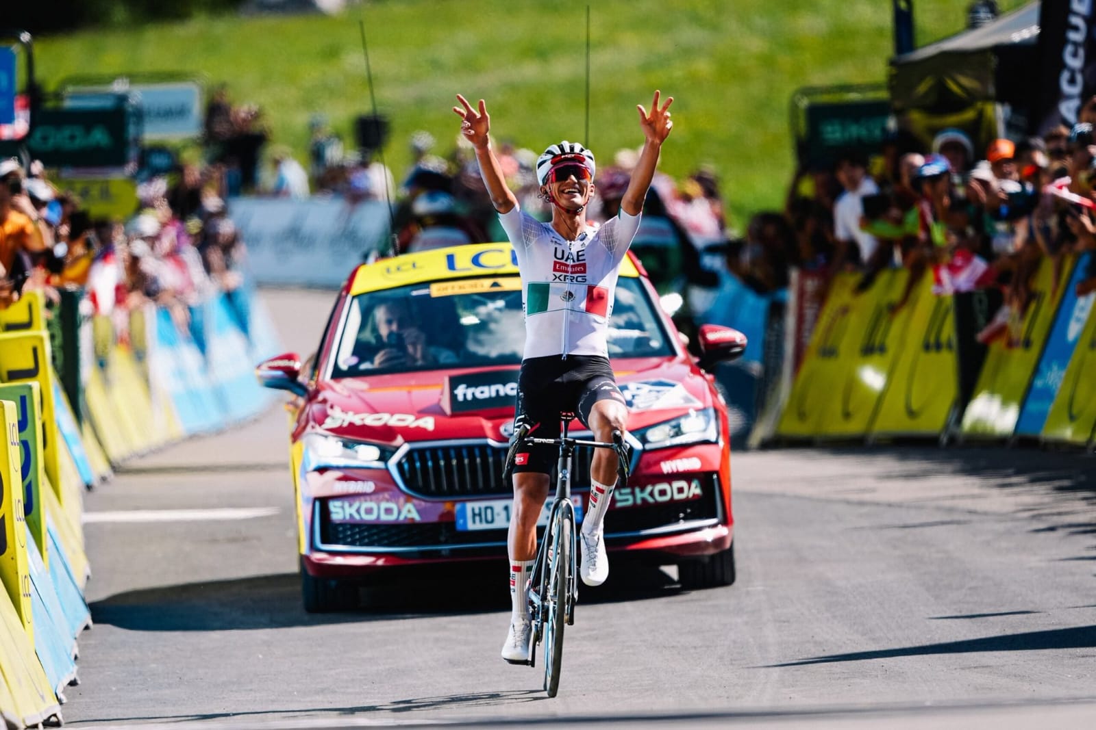 Isaac del Toro inicia con triunfo en el Tour de Francia