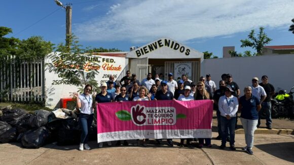 ¡Fuera basura! Jornada de limpieza en colonia Genaro Estrada de Mazatlán, Sinaloa llena tres camiones y pone freno a riesgos en el drenaje