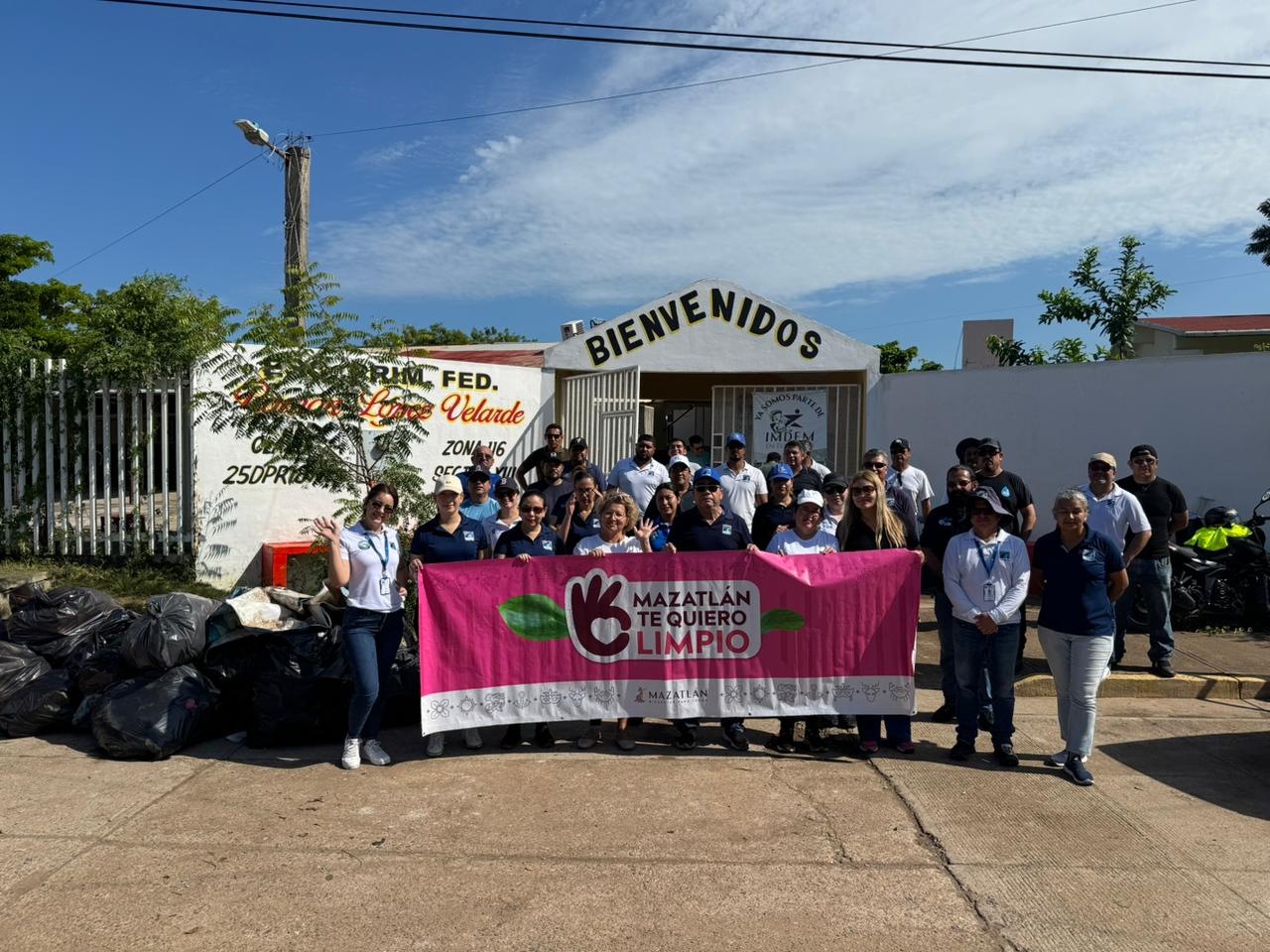 Jornada de limpieza en colonia Genaro Estrada de Mazatlán, Sinaloa llena tres camiones y pone freno a riesgos en el drenaje