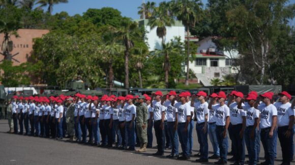 Jóvenes de la Clase 2007 arrancan adiestramiento militar en Mazatlán, Sinaloa