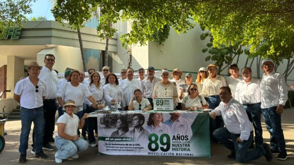 Jubilados de CFE protestan por recorte a sus pensiones y cuestionan las altas tarifas eléctricas en Ahome