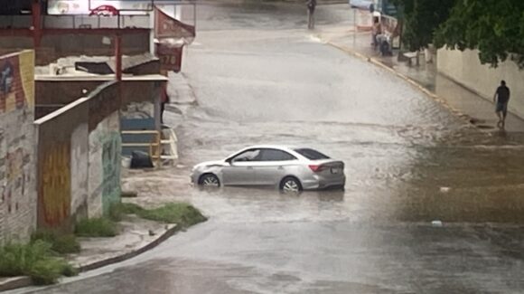 Definen protocolos ante pronóstico de lluvias fuertes en Sinaloa: Gobernadora