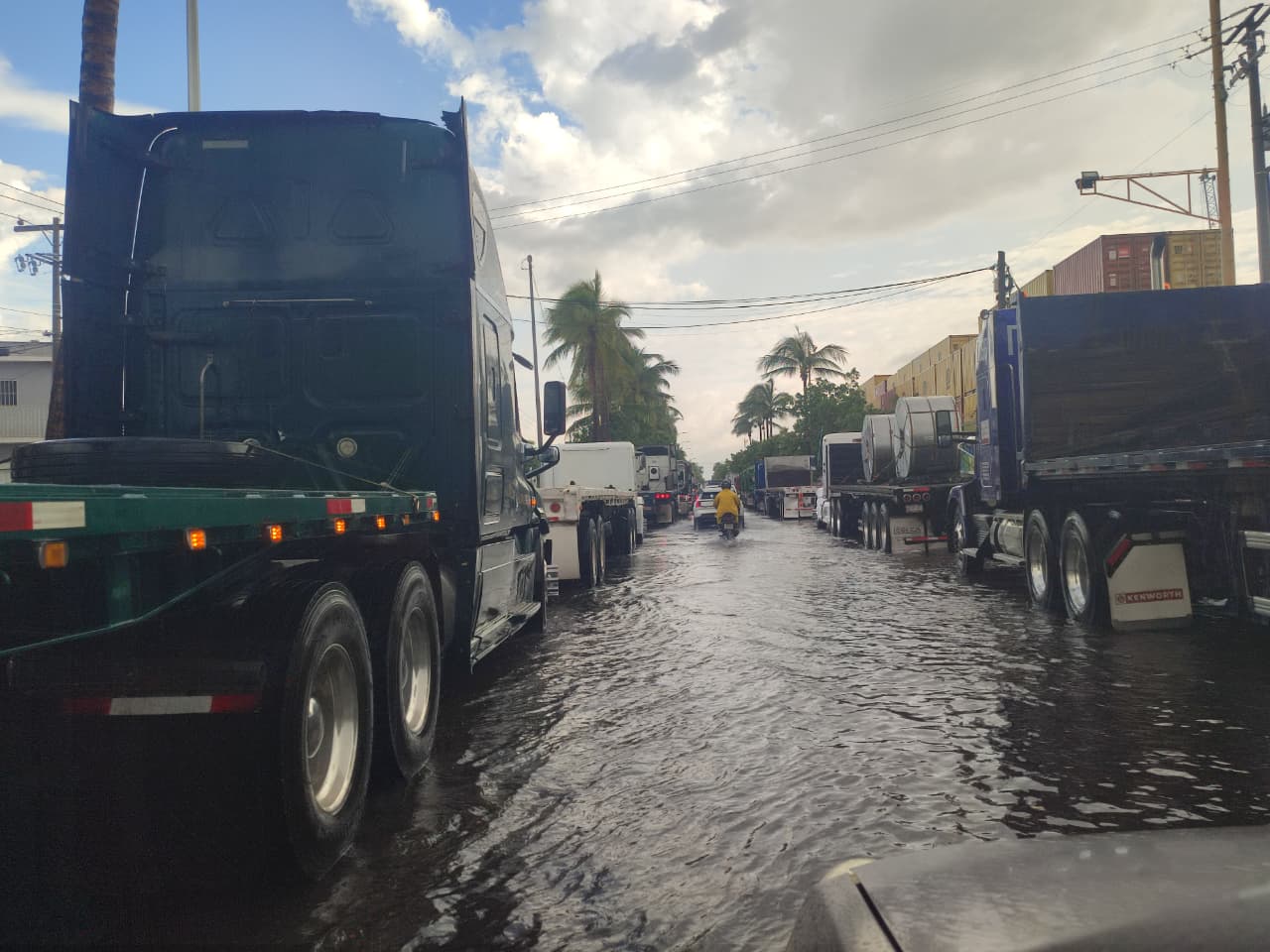 Lluvias sorprenden en Mazatlán, Sinaloa