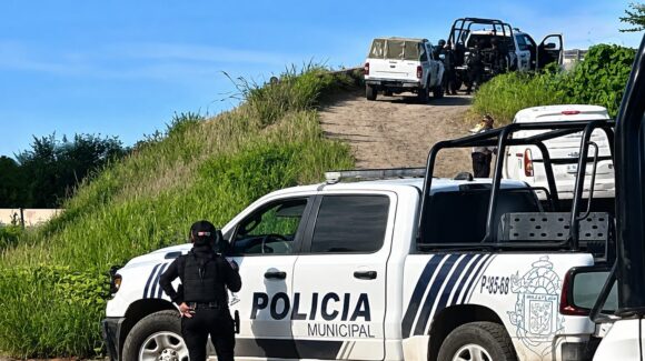 Localizan a un hombre sin vida sobre el puente de El Recreo, Sinaloa, en la autopista Mazatlán-Culiacán