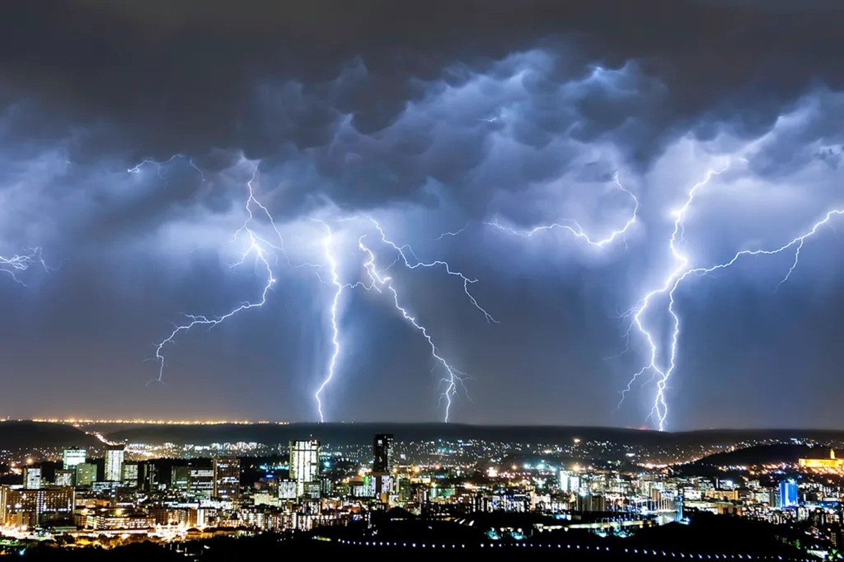 Lugares más seguros para refugiarte durante una tormenta eléctrica