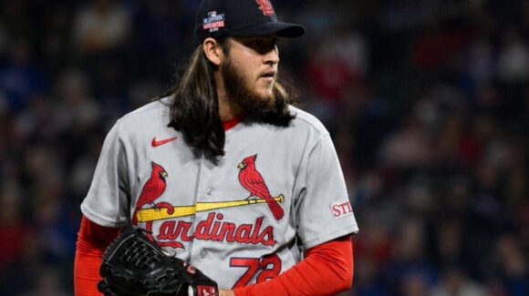 El sinaloense Luis Gastélum luce en relevo con los Cardenales de San Luis