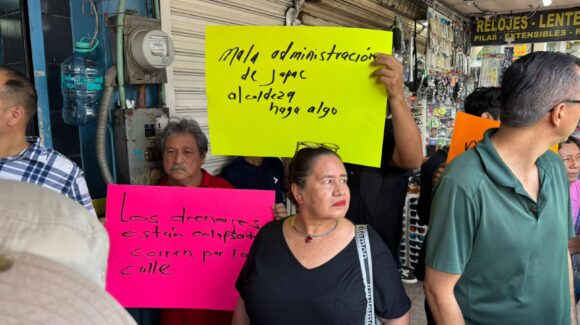 Comerciantes de Culiacán toman oficinas de Japac por constantes fallas en el suministro de agua, acusan deficiencias en plantas potabilizadoras  