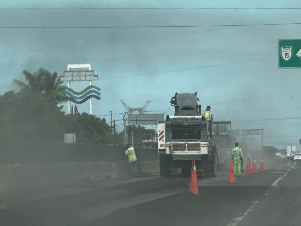 Mantenimiento en la carretera internacional provoca cierre de un carril en Mazatlán