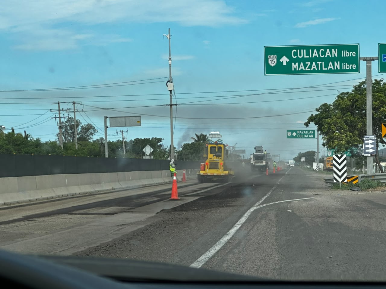 Mantenimiento en la carretera internacional provoca cierre de un carril en Mazatlán