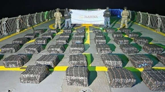 Marina asegura más de una tonelada de presunta cocaína en el Océano Pacífico