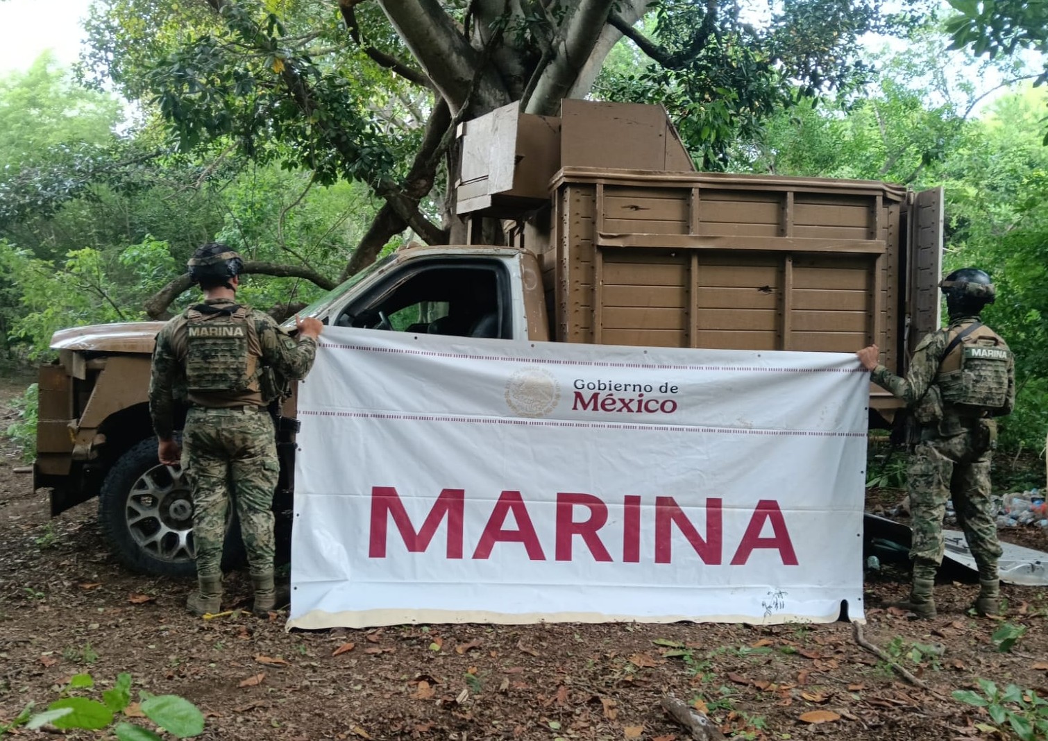 Marina localiza vehículo tipo monstruo y tres explosivos improvisados en el sur de Sinaloa