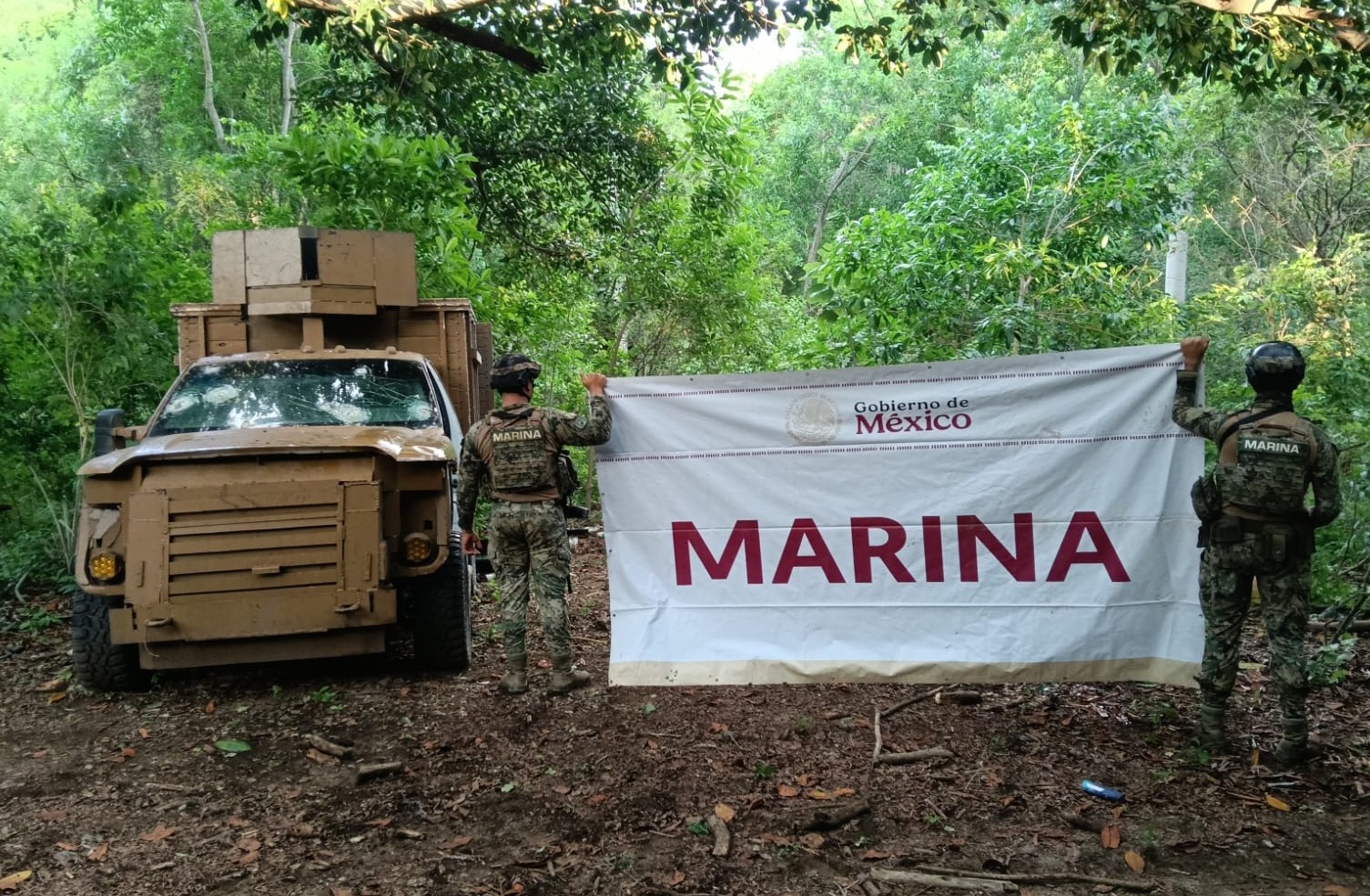 Marina localiza vehículo tipo monstruo y tres explosivos improvisados en el sur de Sinaloa
