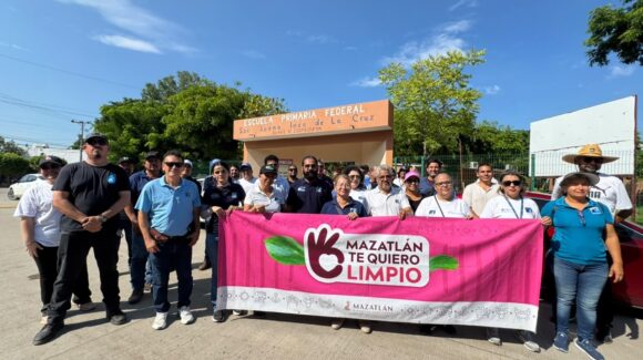 ‘Mazatlán, Sinaloa Te Quiero Limpio’ retira 160 costales de basura y atiende fugas en la colonia Azteca