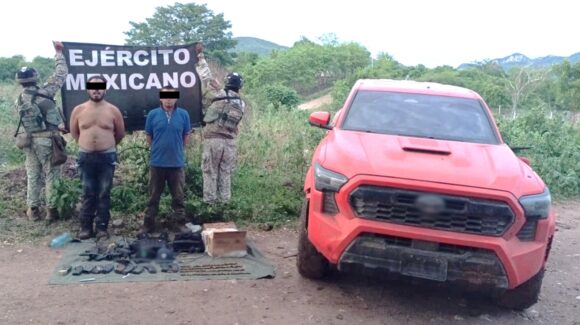 Fuerzas castrenses detienen a tres personas y aseguran siete armas largas durante operativo en Mazatlán, Sinaloa