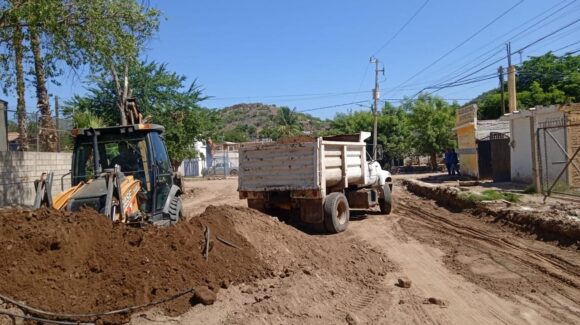 “Estamos trabajamos en las siete sindicaturas con obras y mejora de caminos”, asegura alcalde de Ahome